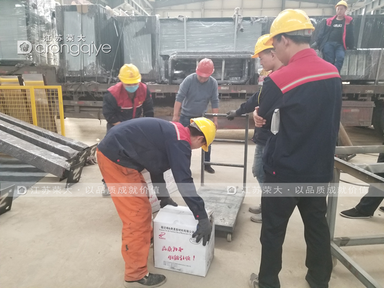 第二批新疆公交候車亭發(fā)貨圖一