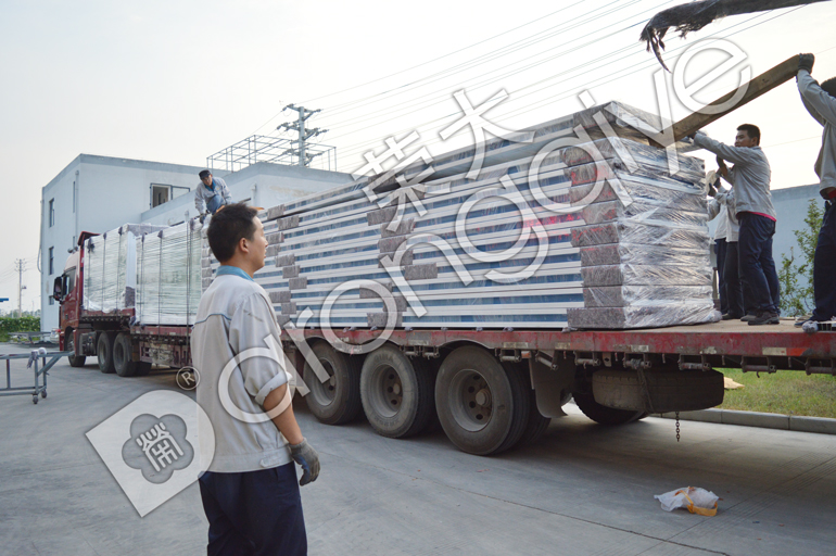 廣西公交候車亭裝車圖三